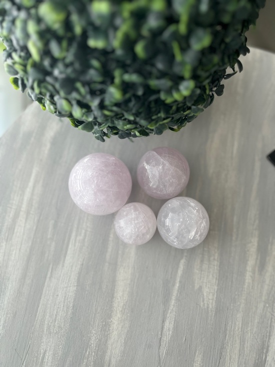 Lavender quartz sphere - Picture 5 of 5